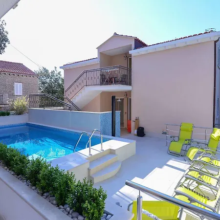 Lanterna מלון 4*