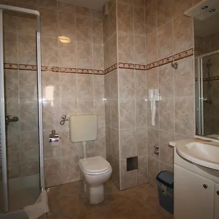 מלון Lanterna 4*